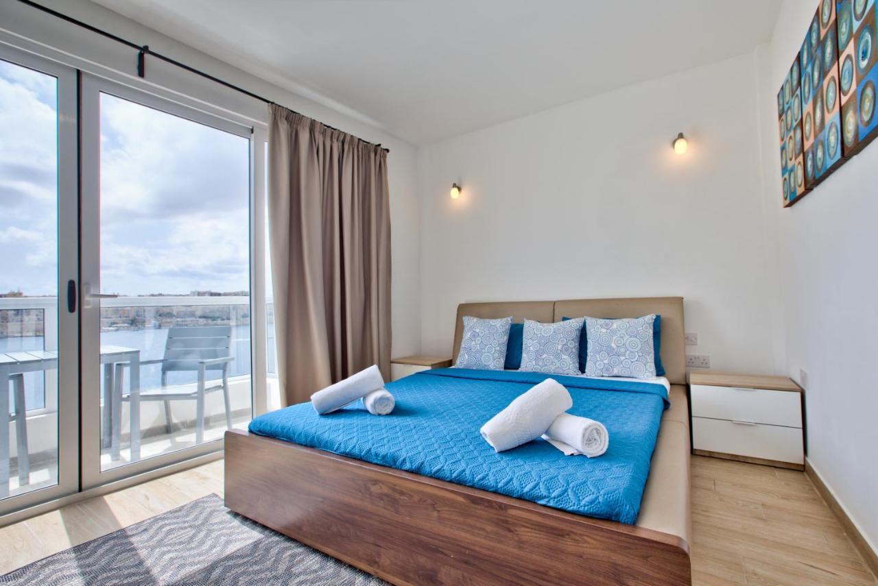 Duplex Penthouse With Sea Views & Private Terrace By Shortletsmalta * Sliema