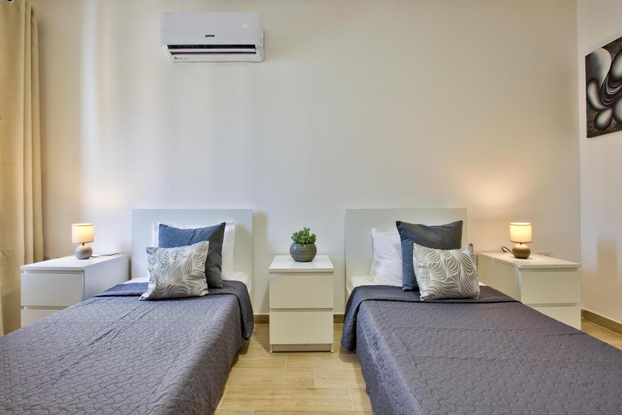 Duplex Penthouse With Sea Views & Private Terrace By Shortletsmalta Sliema